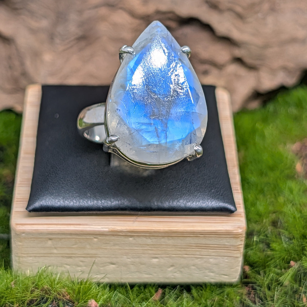 Rainbow Moonstone Sterling Silver Ring (Size 8)