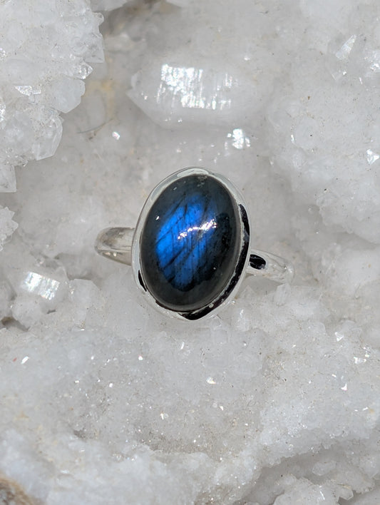 Labradorite Sterling Silver Oval Ring (Size 9)