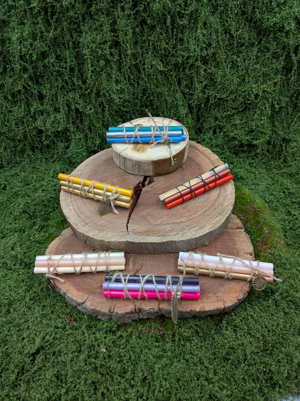 Sealing wax for glue guns