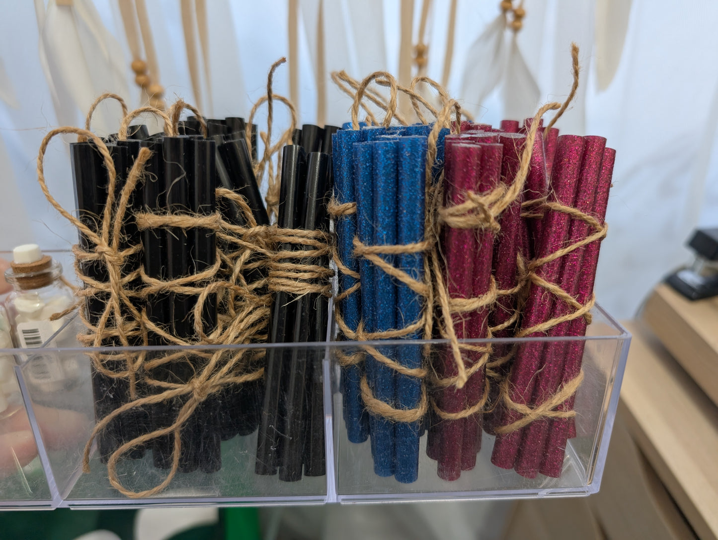 Sealing wax for glue guns