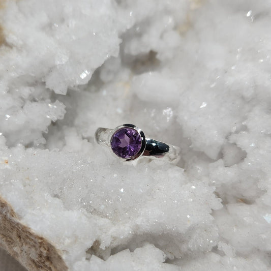 Amethyst Sterling Silver Faceted Round Ring (Size 10)