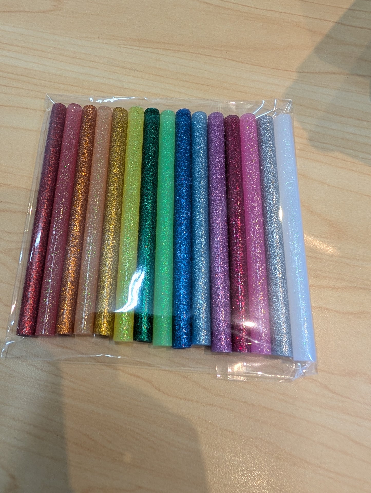 Sealing wax for glue guns